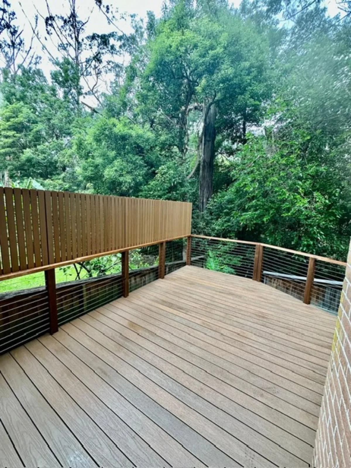Wide view of deck and batten privacy screen
